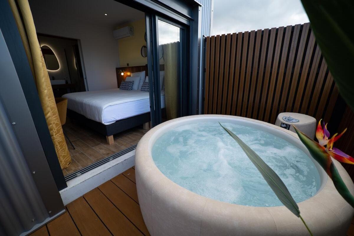 Maison Le Patio Jacuzzi Сен Дьони Екстериор снимка